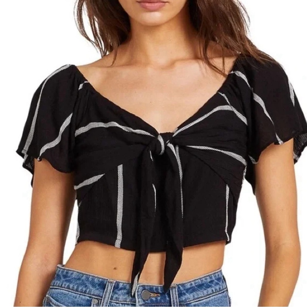Volcom Coco Tie Chest Black Striped V-Neck Short Sleeve Crop Top, size Medium